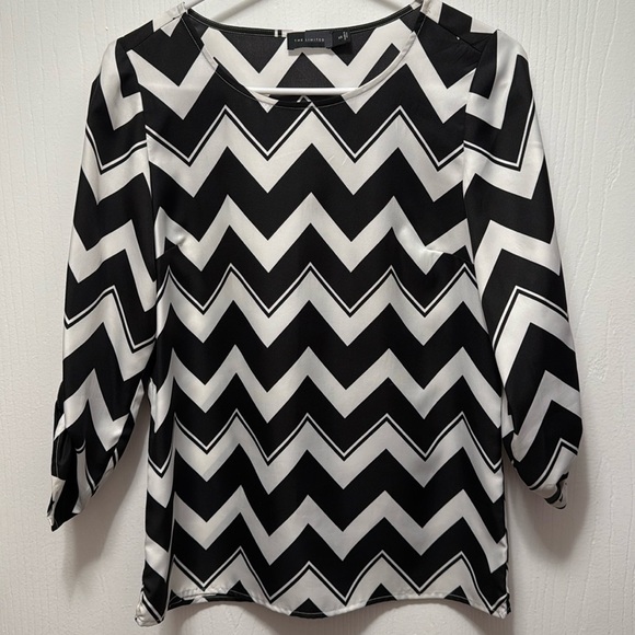 The Limited Black & White Chevron Blouse Size XS - Picture 1 of 2